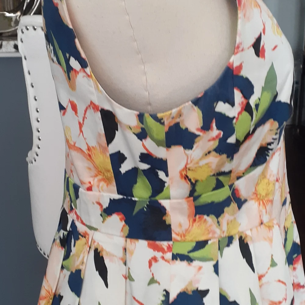 J.crew Cottagecore  fit and flare  floral vneck  dress size 8 - Picture 6 of 17
